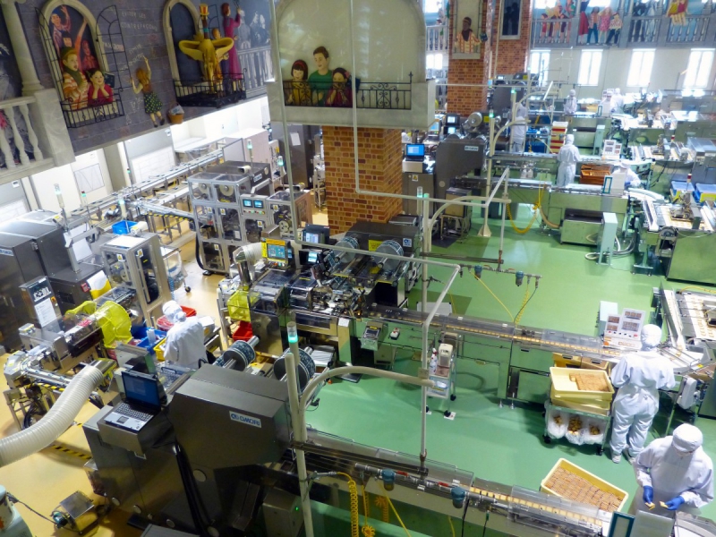 patisserie-LE TIGNET-min_japan_sapporo_chocolate_factory_label_packaging_cookie_machine_operators-961509